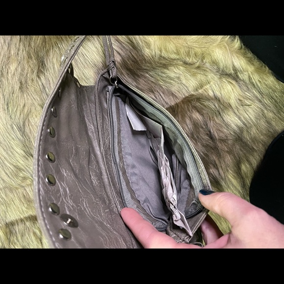 NWT Grey super cute roomy wristlet - Picture 3 of 4